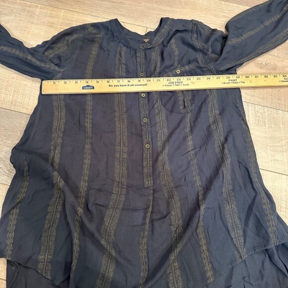 Free People XS Long Sleeve Navy Tunic Blouse W/ Button Front Rayon Material - Picture 4 of 7